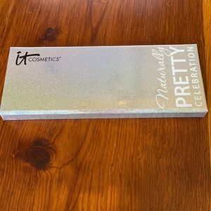 It Cosmetics Naturally Pretty Matte Celebration